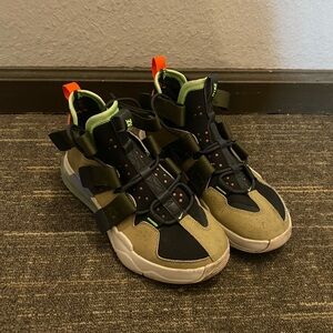 Nike Air Edge 27 Shop Parachute Beige Men’s Size 7.5